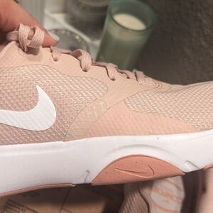 Women'sAthletic Shoes